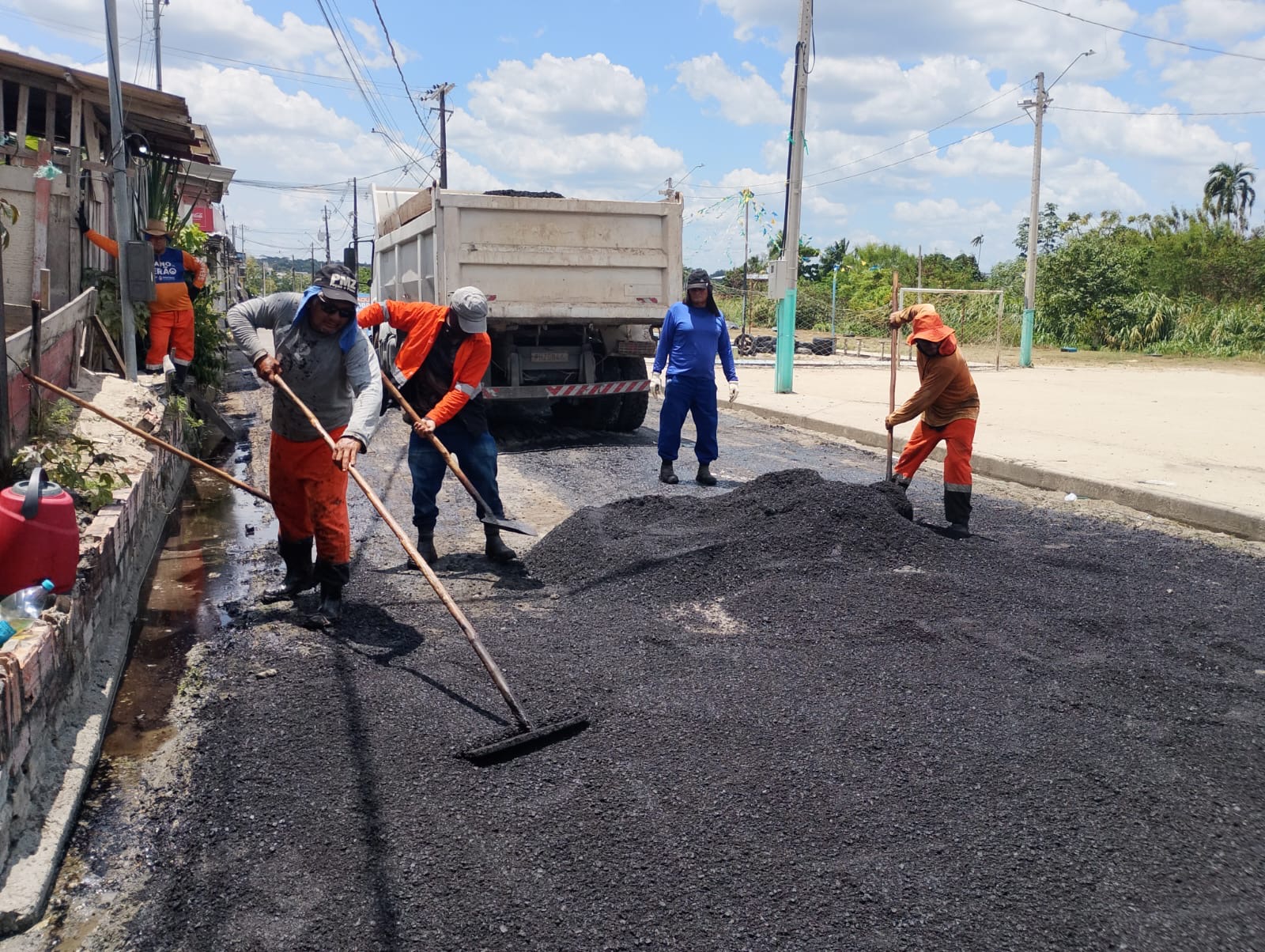 Recuperação viária em Manaus usa 40 toneladas de asfalto