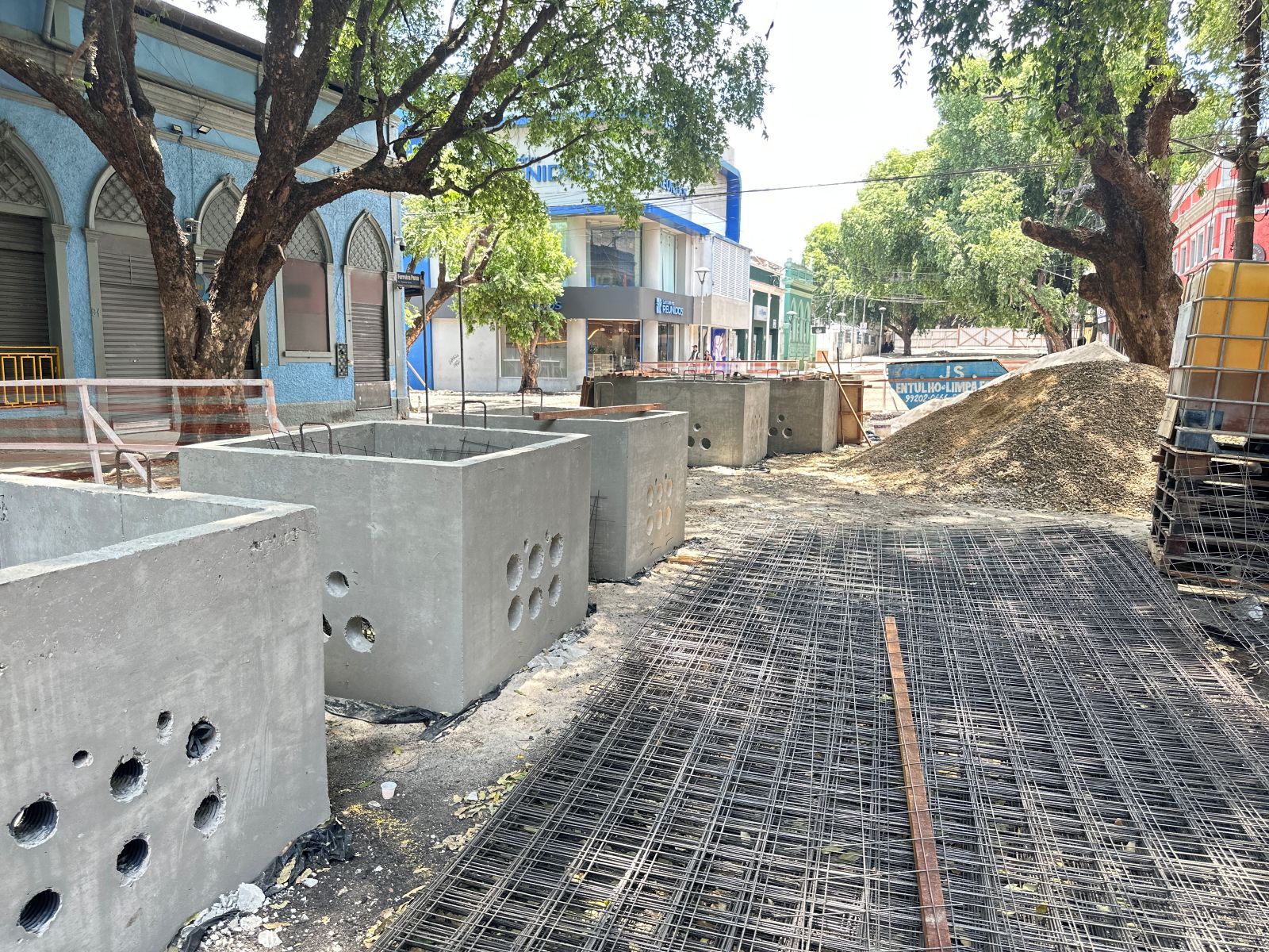 Requalificação da rua Ferreira Pena avança em Manaus